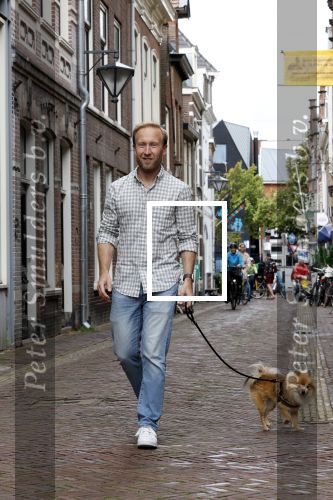 Haarlem 3 augustus 2023
Raymond Mens met zijn hond in het centrum van Haarlem .