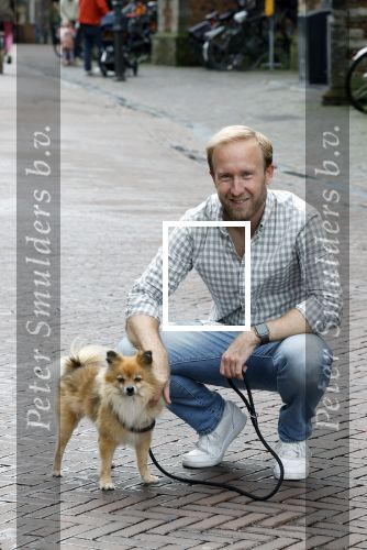 Haarlem 3 augustus 2023
Raymond Mens met zijn hond in het centrum van Haarlem .