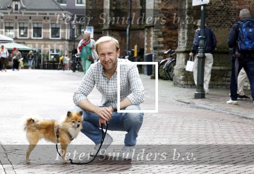 Haarlem 3 augustus 2023
Raymond Mens met zijn hond in het centrum van Haarlem .