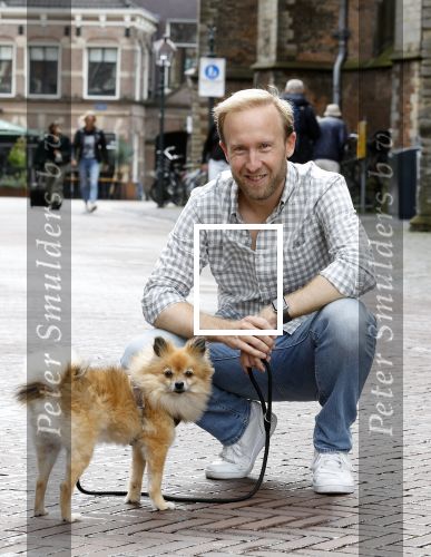 Haarlem 3 augustus 2023
Raymond Mens met zijn hond in het centrum van Haarlem .