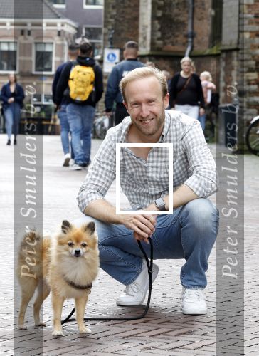 Haarlem 3 augustus 2023
Raymond Mens met zijn hond in het centrum van Haarlem .