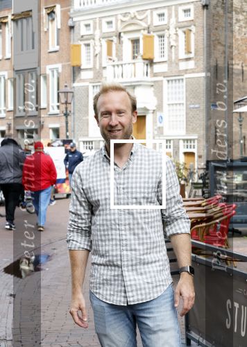 Haarlem 3 augustus 2023
Raymond Mens met zijn hond in het centrum van Haarlem .