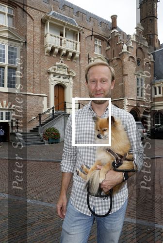 Haarlem 3 augustus 2023
Raymond Mens met zijn hond in het centrum van Haarlem .