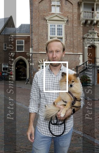 Haarlem 3 augustus 2023
Raymond Mens met zijn hond in het centrum van Haarlem .