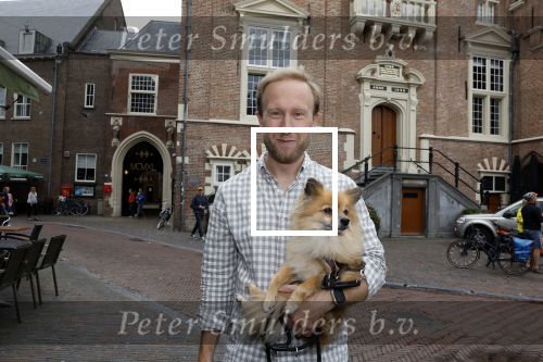 Haarlem 3 augustus 2023
Raymond Mens met zijn hond in het centrum van Haarlem .