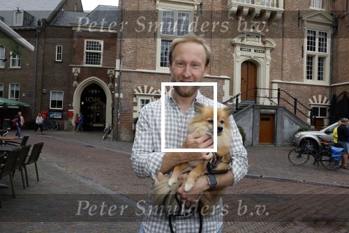Haarlem 3 augustus 2023
Raymond Mens met zijn hond in het centrum van Haarlem .