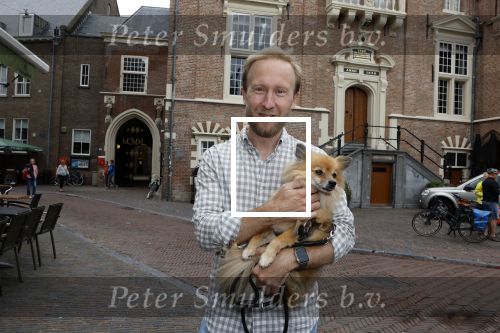 Haarlem 3 augustus 2023
Raymond Mens met zijn hond in het centrum van Haarlem .