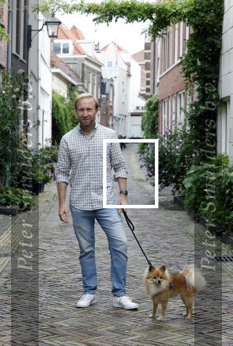 Haarlem 3 augustus 2023
Raymond Mens met zijn hond in het centrum van Haarlem .