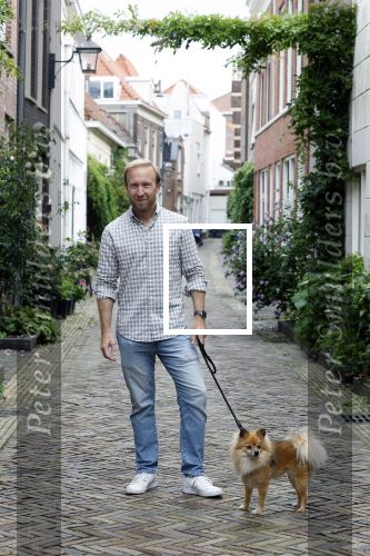 Haarlem 3 augustus 2023
Raymond Mens met zijn hond in het centrum van Haarlem .