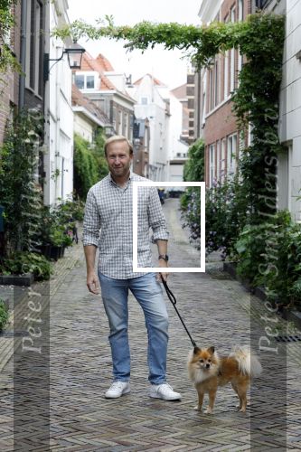 Haarlem 3 augustus 2023
Raymond Mens met zijn hond in het centrum van Haarlem .