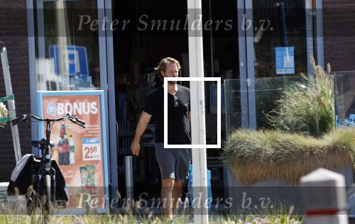 Zuiderwoude Marken 20 augustus 2023
Thijs Romer rijdt in zijn volkswagen Polo van zijn huis naar de Albert Heijn om boodschappen te doen .