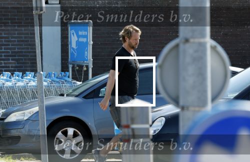 Zuiderwoude Marken 20 augustus 2023
Thijs Romer rijdt in zijn volkswagen Polo van zijn huis naar de Albert Heijn om boodschappen te doen .