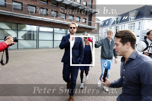 Assen 25 juli 2023
Rechtszaak Thijs Romer in de rechtbank van Assen Zijn moeder vader  Peter Romer en stiefmoeder kwamen met hem mee. Zijn advocaat is Wikke Monster