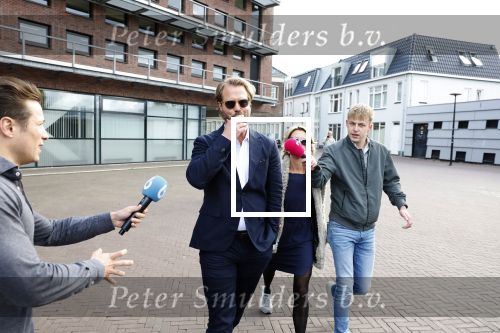 Assen 25 juli 2023
Rechtszaak Thijs Romer in de rechtbank van Assen Zijn moeder vader  Peter Romer en stiefmoeder kwamen met hem mee. Zijn advocaat is Wikke Monster