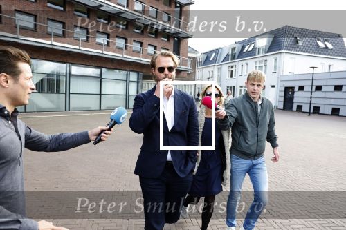 Assen 25 juli 2023
Rechtszaak Thijs Romer in de rechtbank van Assen Zijn moeder vader  Peter Romer en stiefmoeder kwamen met hem mee. Zijn advocaat is Wikke Monster