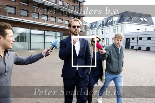 Assen 25 juli 2023
Rechtszaak Thijs Romer in de rechtbank van Assen Zijn moeder vader  Peter Romer en stiefmoeder kwamen met hem mee. Zijn advocaat is Wikke Monster