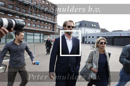 Assen 25 juli 2023
Rechtszaak Thijs Romer in de rechtbank van Assen Zijn moeder vader  Peter Romer en stiefmoeder kwamen met hem mee. Zijn advocaat is Wikke Monster