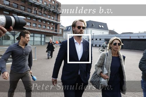 Assen 25 juli 2023
Rechtszaak Thijs Romer in de rechtbank van Assen Zijn moeder vader  Peter Romer en stiefmoeder kwamen met hem mee. Zijn advocaat is Wikke Monster