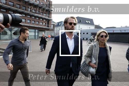 Assen 25 juli 2023
Rechtszaak Thijs Romer in de rechtbank van Assen Zijn moeder vader  Peter Romer en stiefmoeder kwamen met hem mee. Zijn advocaat is Wikke Monster