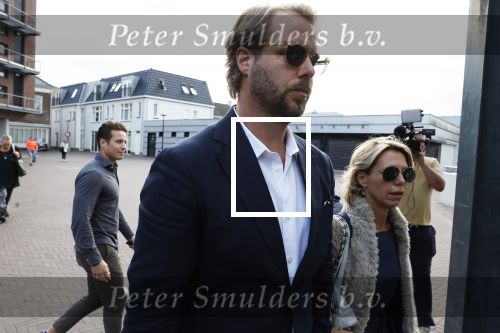 Assen 25 juli 2023
Rechtszaak Thijs Romer in de rechtbank van Assen Zijn moeder vader  Peter Romer en stiefmoeder kwamen met hem mee. Zijn advocaat is Wikke Monster