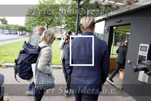 Assen 25 juli 2023
Rechtszaak Thijs Romer in de rechtbank van Assen Zijn moeder vader  Peter Romer en stiefmoeder kwamen met hem mee. Zijn advocaat is Wikke Monster