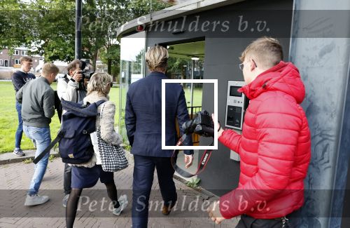 Assen 25 juli 2023
Rechtszaak Thijs Romer in de rechtbank van Assen Zijn moeder vader  Peter Romer en stiefmoeder kwamen met hem mee. Zijn advocaat is Wikke Monster