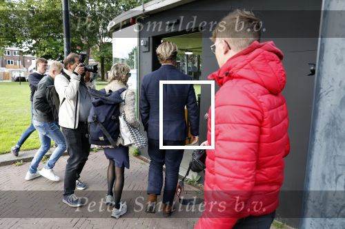 Assen 25 juli 2023
Rechtszaak Thijs Romer in de rechtbank van Assen Zijn moeder vader  Peter Romer en stiefmoeder kwamen met hem mee. Zijn advocaat is Wikke Monster