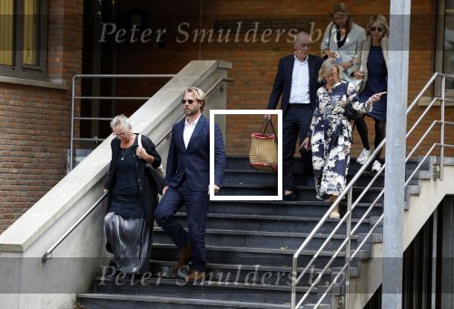Assen 25 juli 2023
Rechtszaak Thijs Romer in de rechtbank van Assen Zijn moeder vader  Peter Romer en stiefmoeder kwamen met hem mee. Zijn advocaat is Wikke Monster