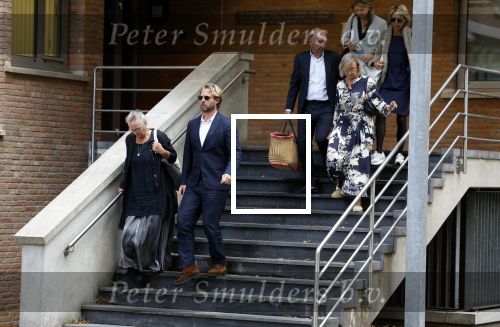 Assen 25 juli 2023
Rechtszaak Thijs Romer in de rechtbank van Assen Zijn moeder vader  Peter Romer en stiefmoeder kwamen met hem mee. Zijn advocaat is Wikke Monster