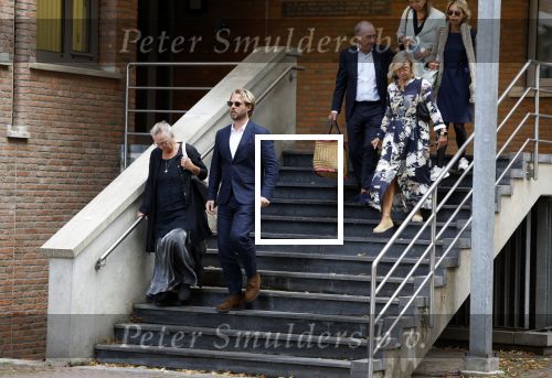 Assen 25 juli 2023
Rechtszaak Thijs Romer in de rechtbank van Assen Zijn moeder vader  Peter Romer en stiefmoeder kwamen met hem mee. Zijn advocaat is Wikke Monster