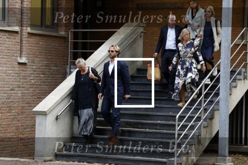 Assen 25 juli 2023
Rechtszaak Thijs Romer in de rechtbank van Assen Zijn moeder vader  Peter Romer en stiefmoeder kwamen met hem mee. Zijn advocaat is Wikke Monster