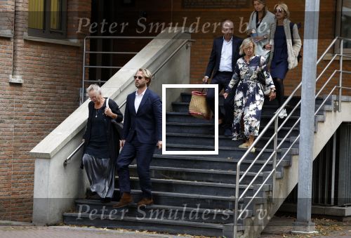 Assen 25 juli 2023
Rechtszaak Thijs Romer in de rechtbank van Assen Zijn moeder vader  Peter Romer en stiefmoeder kwamen met hem mee. Zijn advocaat is Wikke Monster