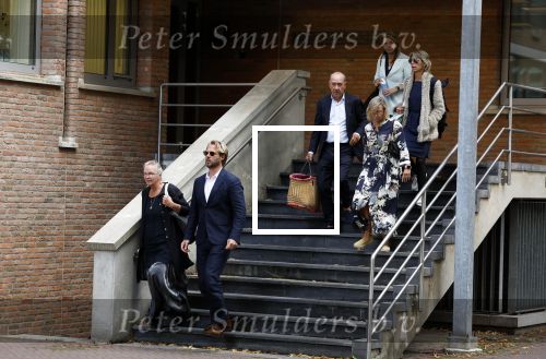 Assen 25 juli 2023
Rechtszaak Thijs Romer in de rechtbank van Assen Zijn moeder vader  Peter Romer en stiefmoeder kwamen met hem mee. Zijn advocaat is Wikke Monster