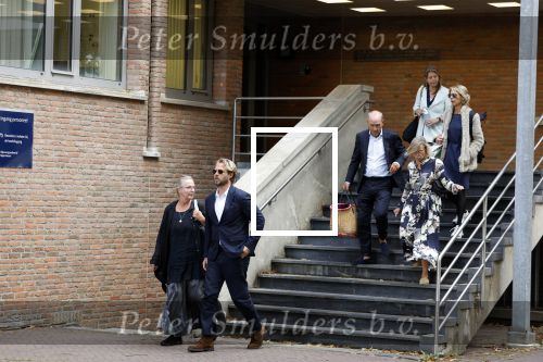 Assen 25 juli 2023
Rechtszaak Thijs Romer in de rechtbank van Assen Zijn moeder vader  Peter Romer en stiefmoeder kwamen met hem mee. Zijn advocaat is Wikke Monster