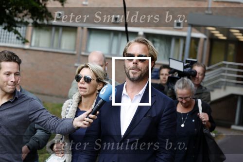Assen 25 juli 2023
Rechtszaak Thijs Romer in de rechtbank van Assen Zijn moeder vader  Peter Romer en stiefmoeder kwamen met hem mee. Zijn advocaat is Wikke Monster