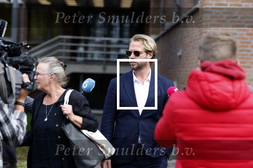 Assen 25 juli 2023
Rechtszaak Thijs Romer in de rechtbank van Assen Zijn moeder vader  Peter Romer en stiefmoeder kwamen met hem mee. Zijn advocaat is Wikke Monster