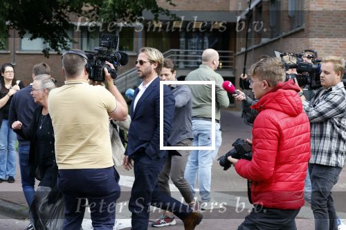 Assen 25 juli 2023
Rechtszaak Thijs Romer in de rechtbank van Assen Zijn moeder vader  Peter Romer en stiefmoeder kwamen met hem mee. Zijn advocaat is Wikke Monster