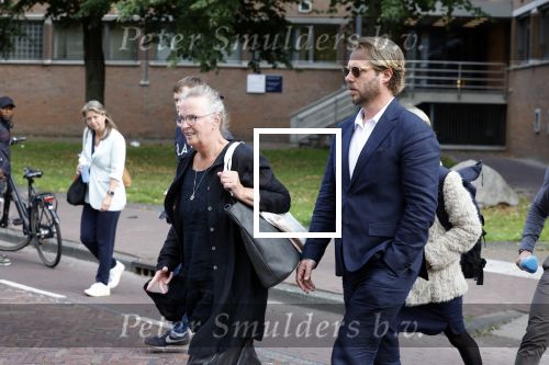 Assen 25 juli 2023
Rechtszaak Thijs Romer in de rechtbank van Assen Zijn moeder vader  Peter Romer en stiefmoeder kwamen met hem mee. Zijn advocaat is Wikke Monster