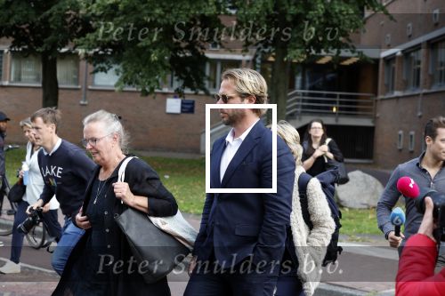 Assen 25 juli 2023
Rechtszaak Thijs Romer in de rechtbank van Assen Zijn moeder vader  Peter Romer en stiefmoeder kwamen met hem mee. Zijn advocaat is Wikke Monster