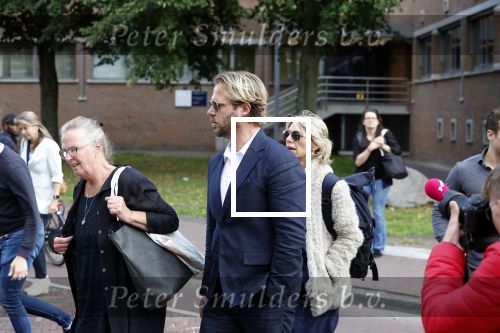 Assen 25 juli 2023
Rechtszaak Thijs Romer in de rechtbank van Assen Zijn moeder vader  Peter Romer en stiefmoeder kwamen met hem mee. Zijn advocaat is Wikke Monster