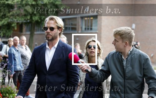 Assen 25 juli 2023
Rechtszaak Thijs Romer in de rechtbank van Assen Zijn moeder vader  Peter Romer en stiefmoeder kwamen met hem mee. Zijn advocaat is Wikke Monster