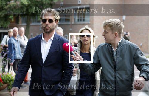 Assen 25 juli 2023
Rechtszaak Thijs Romer in de rechtbank van Assen Zijn moeder vader  Peter Romer en stiefmoeder kwamen met hem mee. Zijn advocaat is Wikke Monster