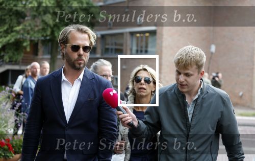 Assen 25 juli 2023
Rechtszaak Thijs Romer in de rechtbank van Assen Zijn moeder vader  Peter Romer en stiefmoeder kwamen met hem mee. Zijn advocaat is Wikke Monster
