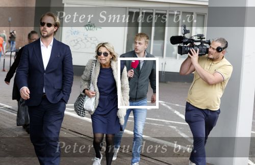 Assen 25 juli 2023
Rechtszaak Thijs Romer in de rechtbank van Assen Zijn moeder vader  Peter Romer en stiefmoeder kwamen met hem mee. Zijn advocaat is Wikke Monster