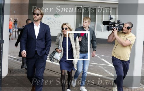 Assen 25 juli 2023
Rechtszaak Thijs Romer in de rechtbank van Assen Zijn moeder vader  Peter Romer en stiefmoeder kwamen met hem mee. Zijn advocaat is Wikke Monster