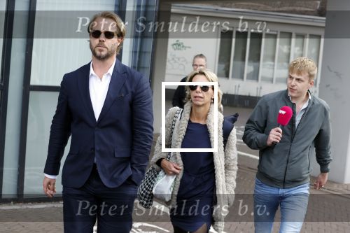 Assen 25 juli 2023
Rechtszaak Thijs Romer in de rechtbank van Assen Zijn moeder vader  Peter Romer en stiefmoeder kwamen met hem mee. Zijn advocaat is Wikke Monster