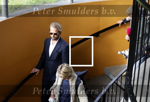 Assen 25 juli 2023
Rechtszaak Thijs Romer in de rechtbank van Assen Zijn moeder vader  Peter Romer en stiefmoeder kwamen met hem mee. Zijn advocaat is Wikke Monster