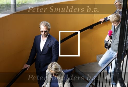 Assen 25 juli 2023
Rechtszaak Thijs Romer in de rechtbank van Assen Zijn moeder vader  Peter Romer en stiefmoeder kwamen met hem mee. Zijn advocaat is Wikke Monster