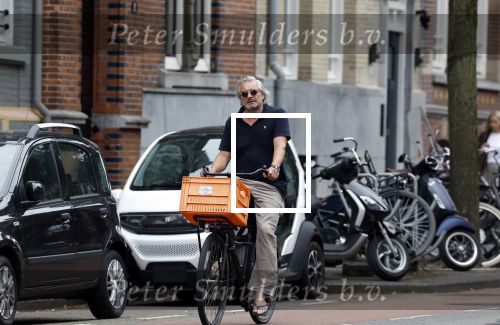 Amsterdam 24 juli 2023
Victor Reinier op zijn fiets in Amsterdam zuid.