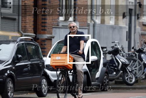 Amsterdam 24 juli 2023
Victor Reinier op zijn fiets in Amsterdam zuid.
